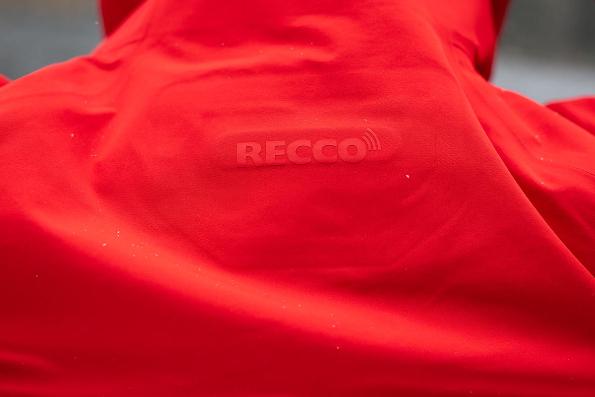Snowboard Jackets (RECCO close up)